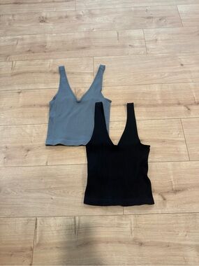 Ribbed V-Neck Tank Top - Black and Gray